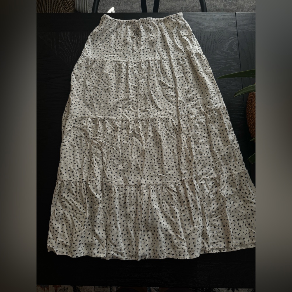 PacSun Ivory and Navy Maxi-Skirt